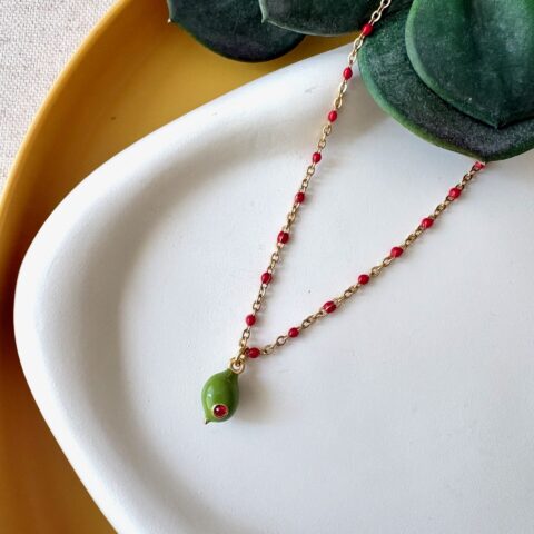 Dolce Vita Collection: olive necklace